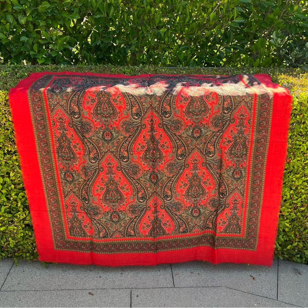 NWOT Made in Italy Lightweight Wool Scarf Shawl Wrap with Paisley Pattern